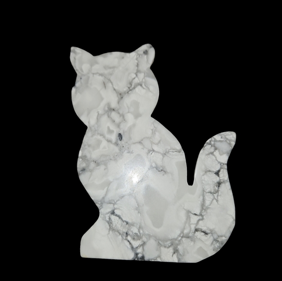 Howlite Cat Carving - Picture 3 of 3